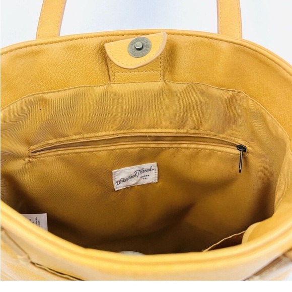 Universal Thread Tote In Faux Leather! Classic Design W/ Pockets! Soft & Yummy! - Picture 2 of 9